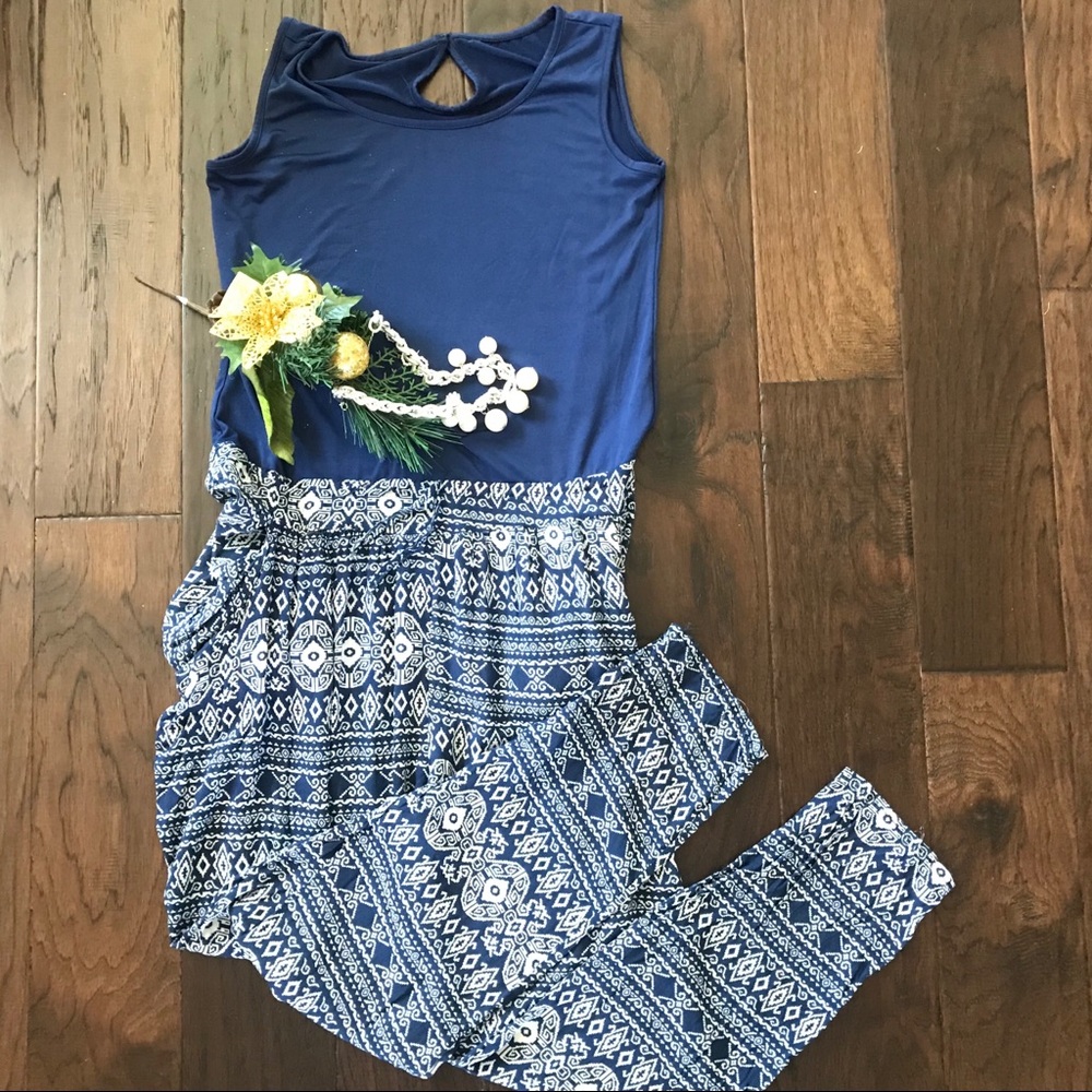 Jump Suit no sleeves Size M 🎀✨